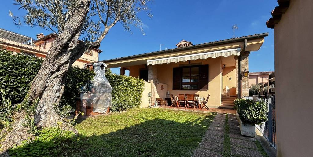 Villa Bifamiliare in vendita a Roma via Francesco Landino