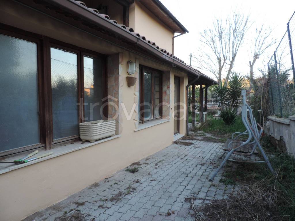 Appartamento in vendita a Fara in Sabina via Ilaria Alpi, 22