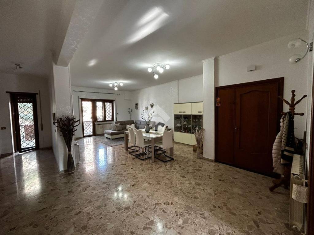 Appartamento in affitto a Roma via Gattinara, 50