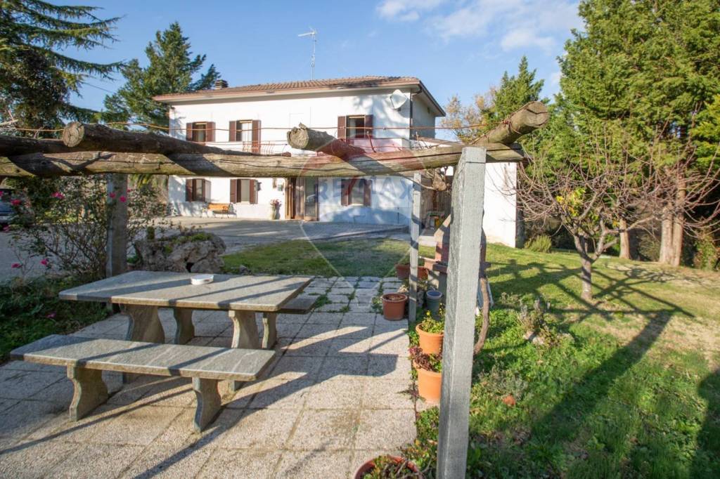 Casa Indipendente in vendita a Roccamontepiano via cestari, 31