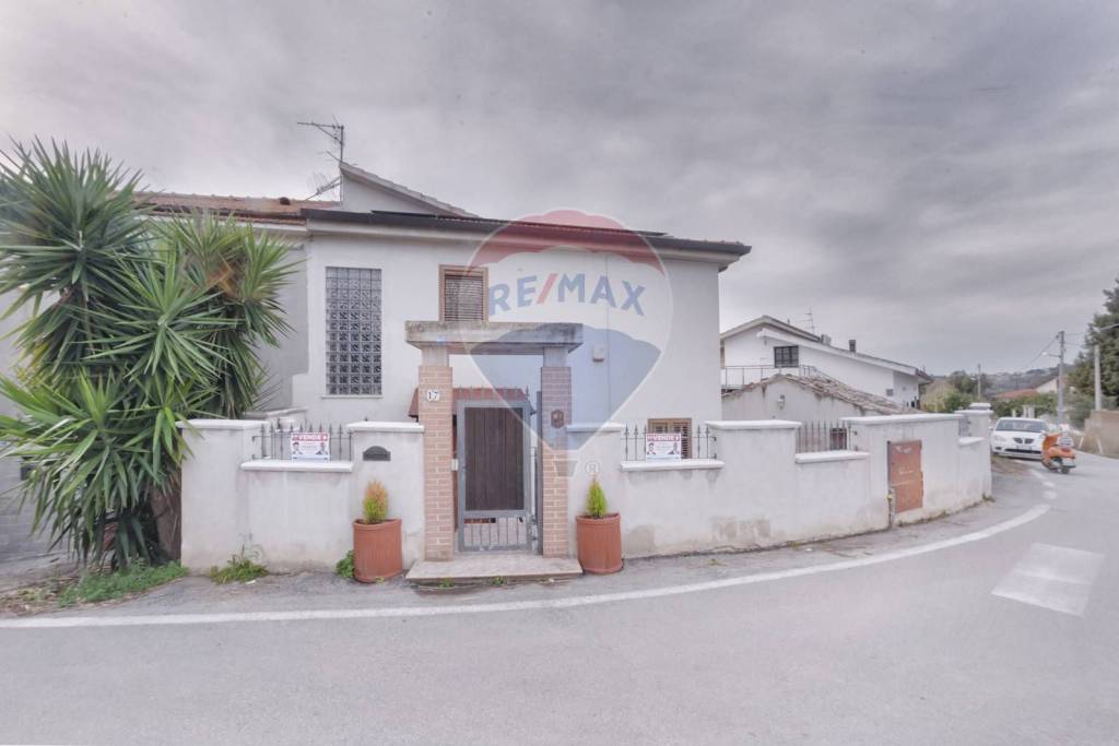 Casa Indipendente in vendita a Spoltore via Sferrella, 17