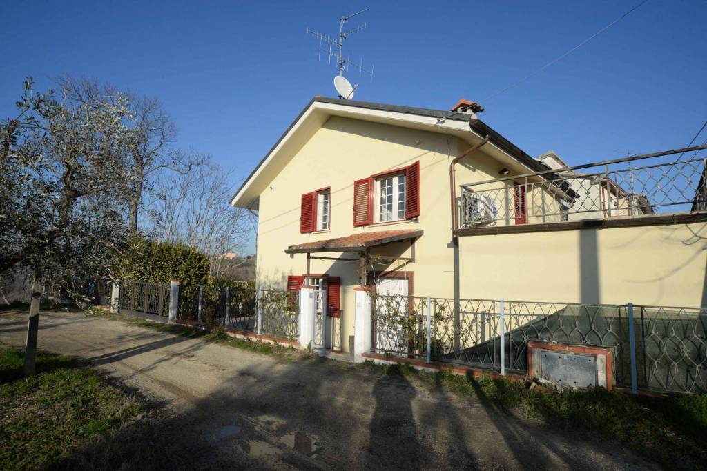Villa in vendita a Torano Nuovo contrada Campodino, 11