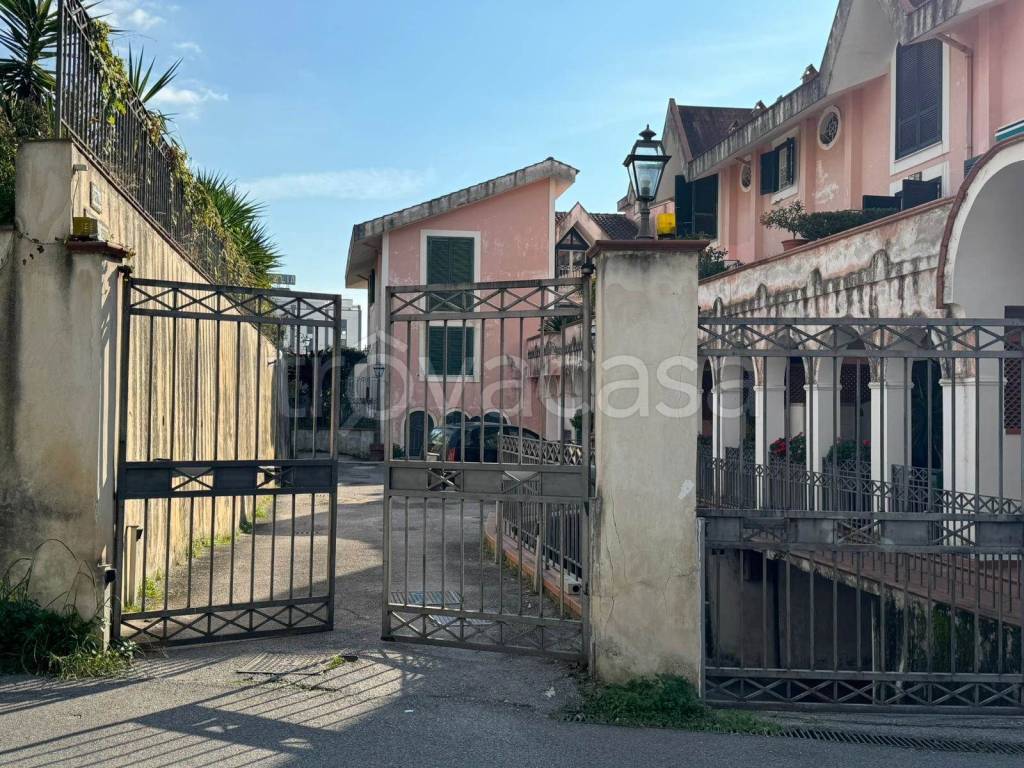 Appartamento in vendita a Salerno via Mohandas Gandhi