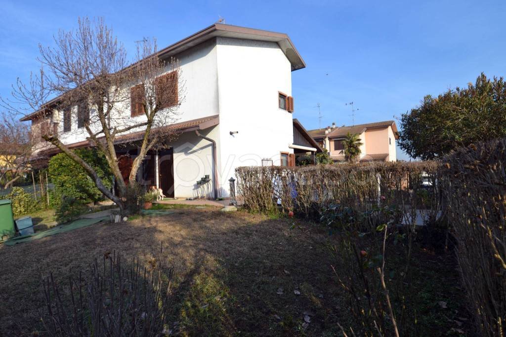 Villa Bifamiliare in vendita a Pieve Fissiraga via Principale