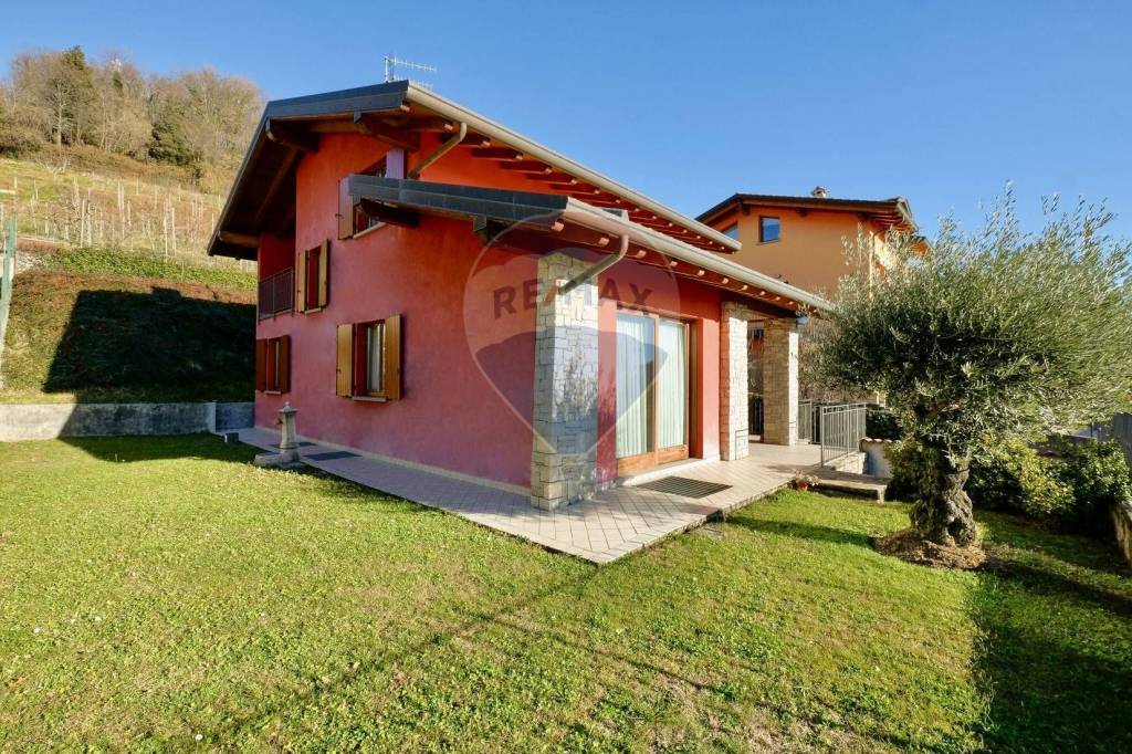 Villa in vendita ad Almenno San Salvatore via Adamello, 23