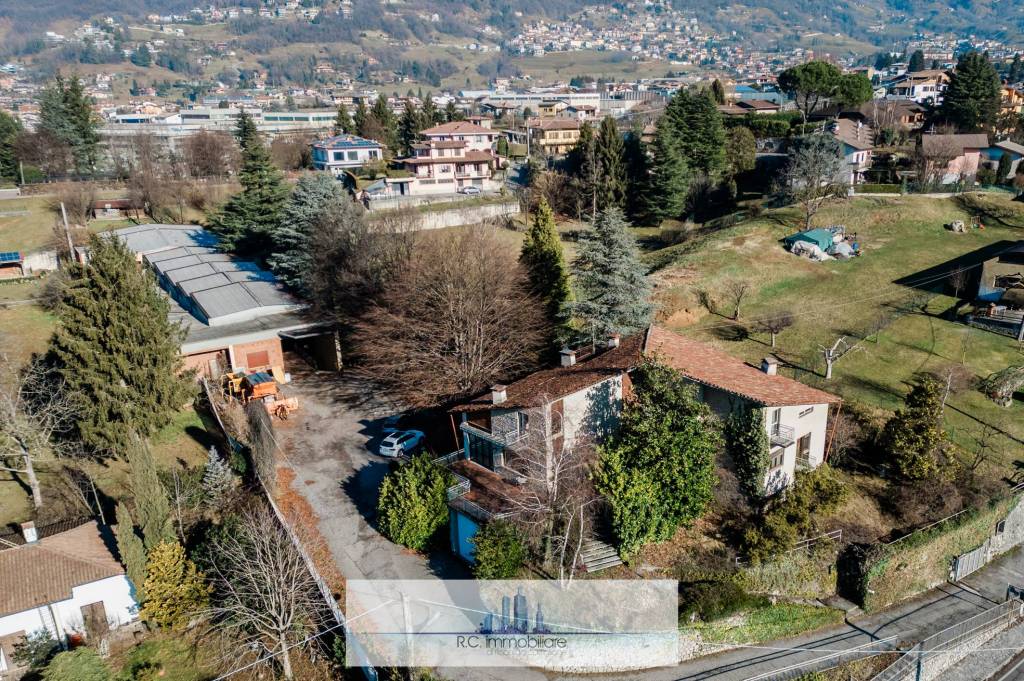 Villa in vendita a Gandino via Provinciale, 37