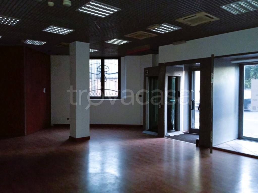 Ufficio in affitto a Besana in Brianza via Giulio Zappa