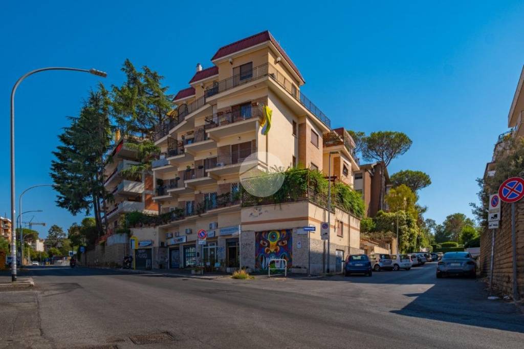 Appartamento in vendita a Roma via Antonio De Berti