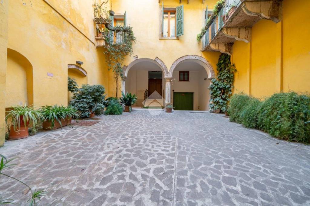 Appartamento in vendita a Verona via Cappelletta, 5