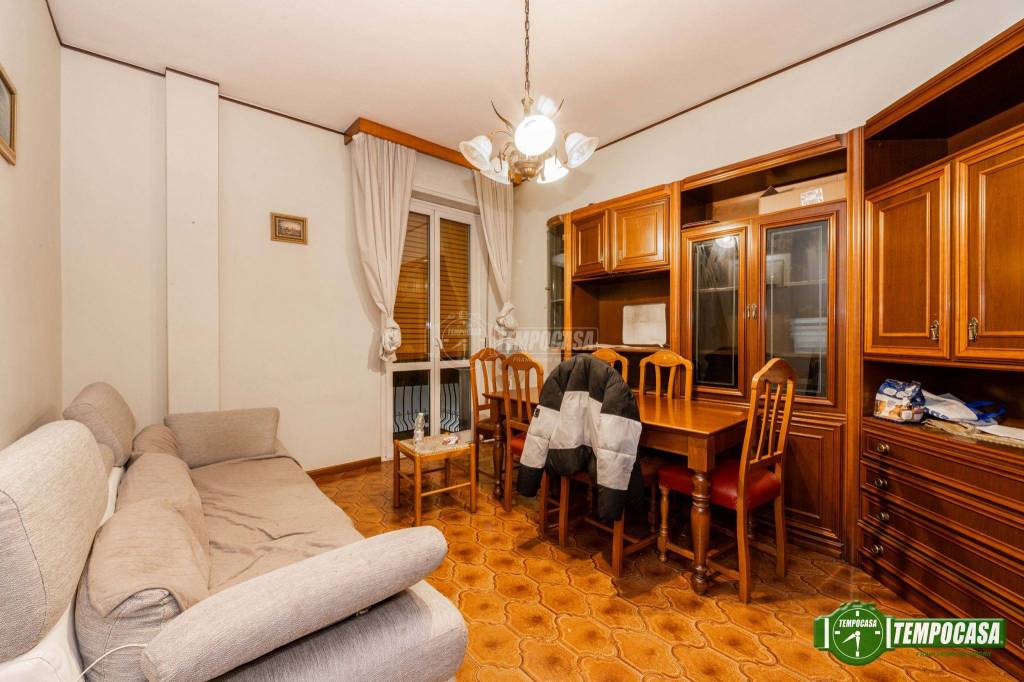 Appartamento in vendita a Locate di Triulzi piazza Vittoria 25