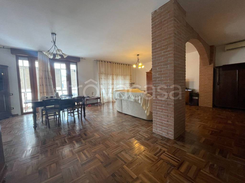 Appartamento in vendita a Mantova via Cremona