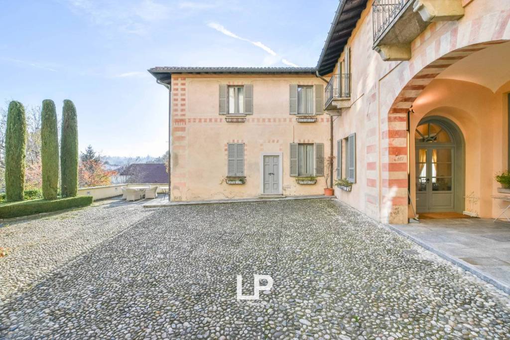 Villa in vendita ad Azzate via Benizzi Castellani