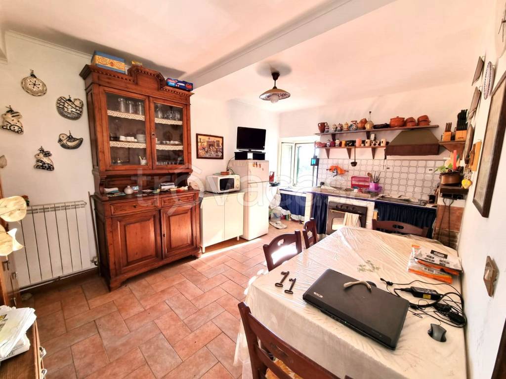 Appartamento in vendita a Caprarola via Taddeo e Federico Zuccari
