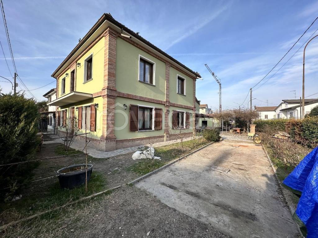Casa Indipendente in vendita a Monticelli d'Ongina via Santi Olza Po, 68
