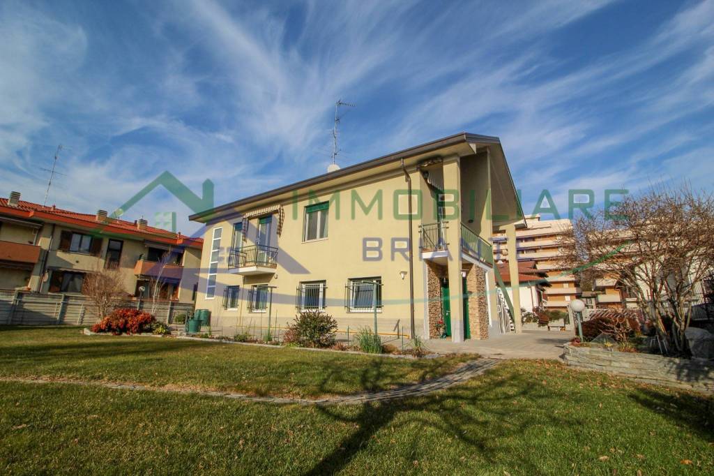 Villa Bifamiliare in vendita a Somma Lombardo via Rebaglia