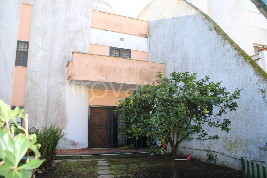Villa a Schiera in vendita ad Ardea via Elena, 52