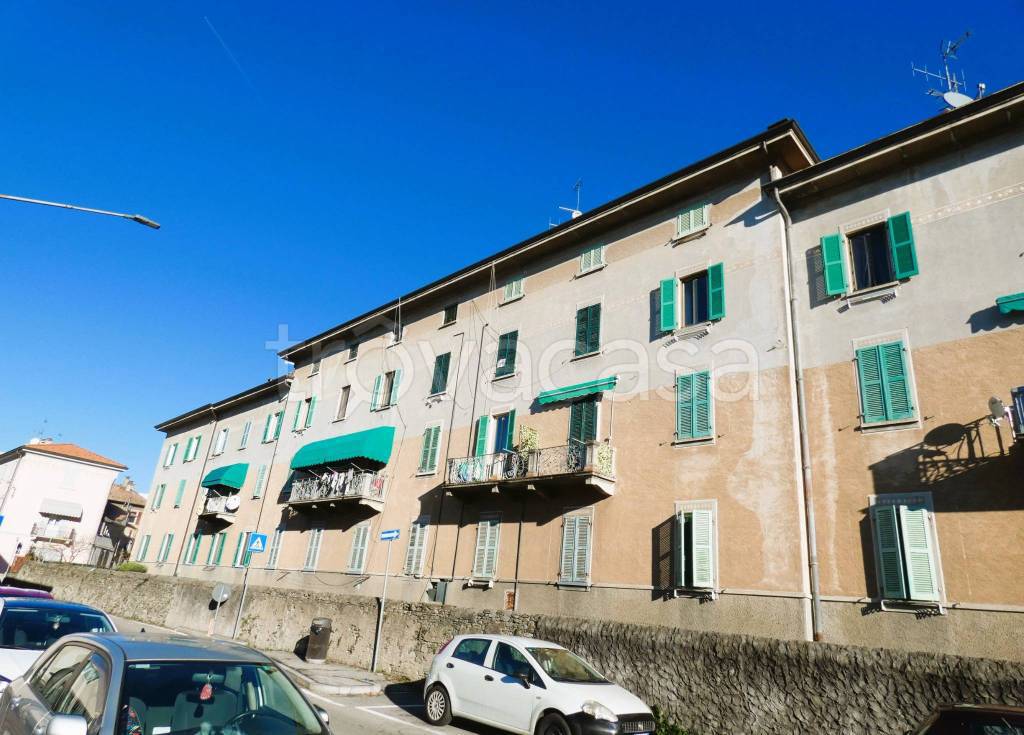 Appartamento in vendita a Luino via Creva, 79