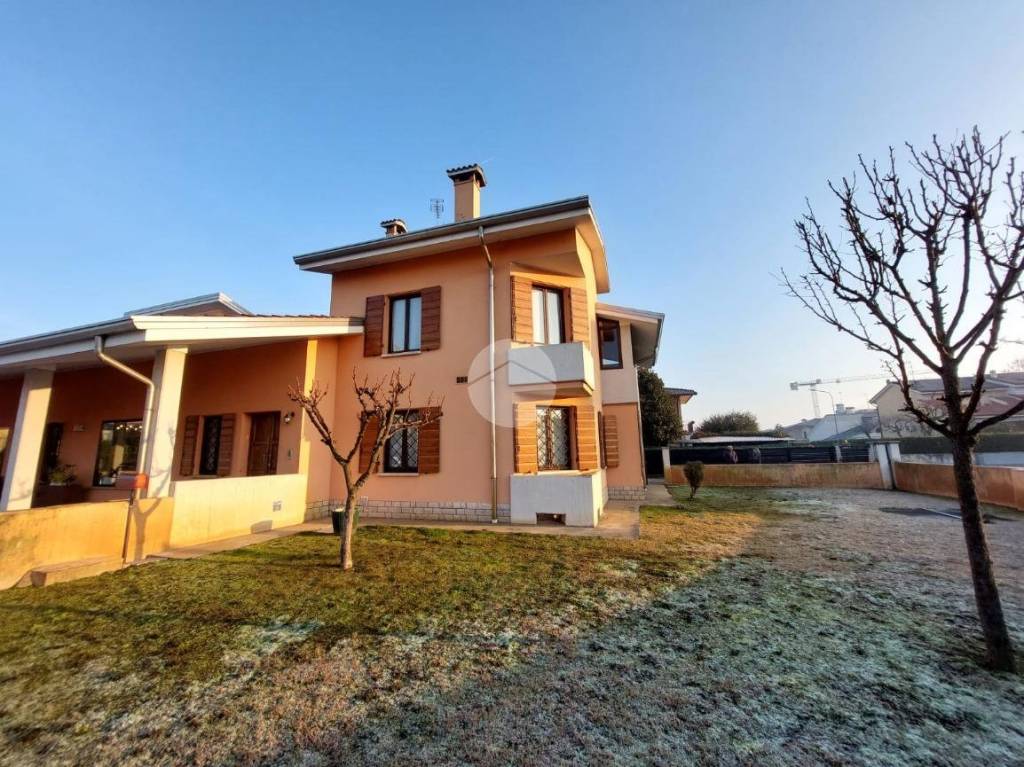 Villa Bifamiliare in vendita a San Giorgio Bigarello via matteotti, 33