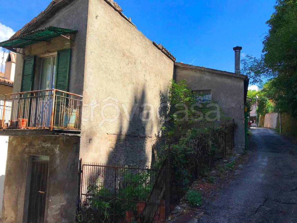 Casa Indipendente in vendita a Foligno villaggio Colfiorito Due