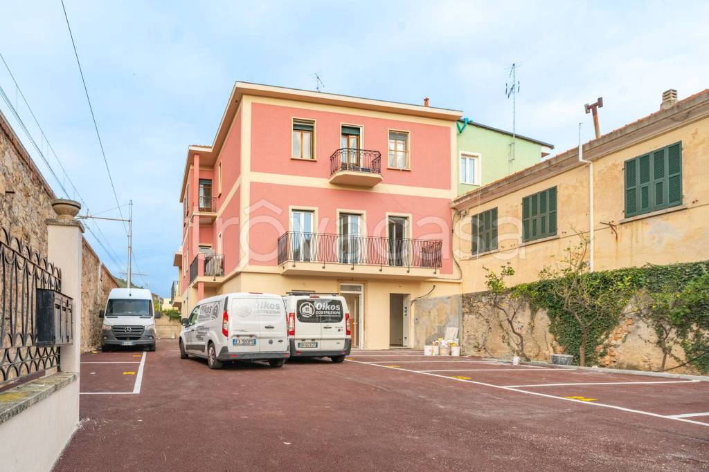 Appartamento in vendita a Ceriale piazza Nuova Italia
