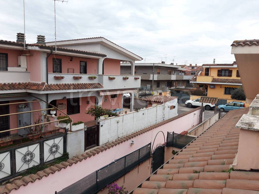 Villa a Schiera in vendita a Pomezia via Firenzuola
