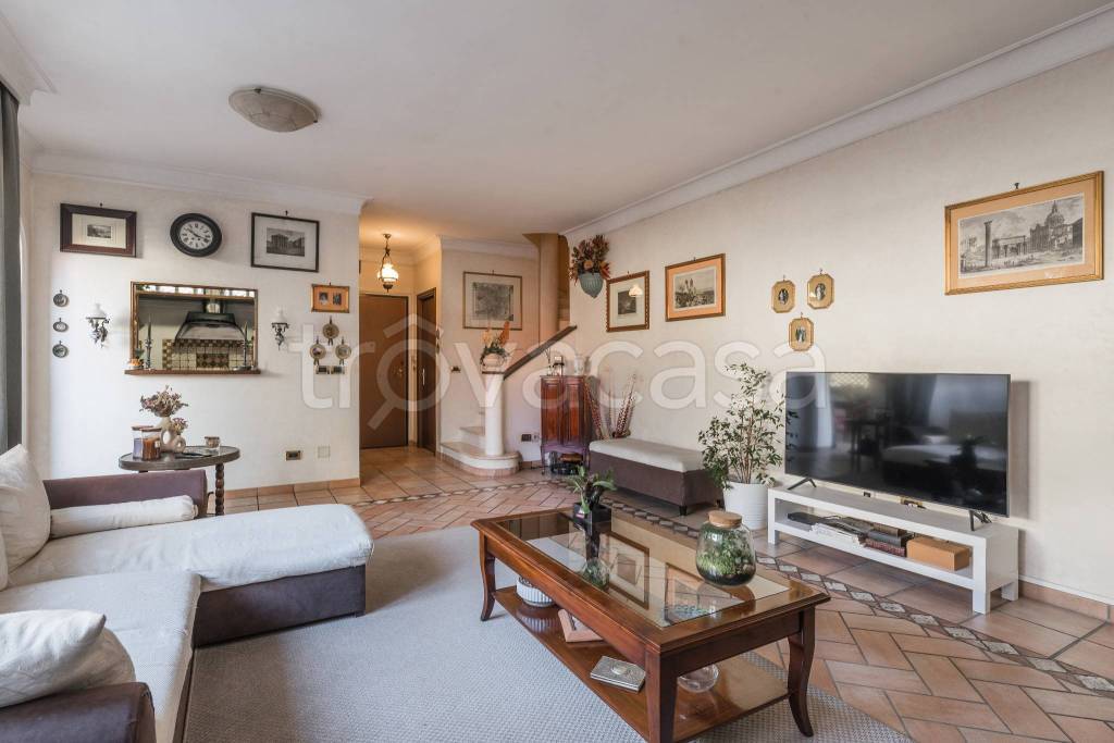 Appartamento in vendita a Roma via Anton Cechov, 105