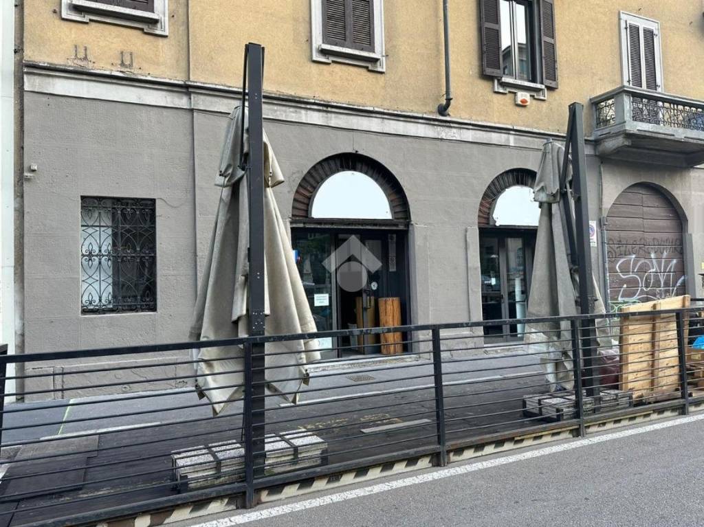 Negozio in vendita a Milano via Ascanio Sforza