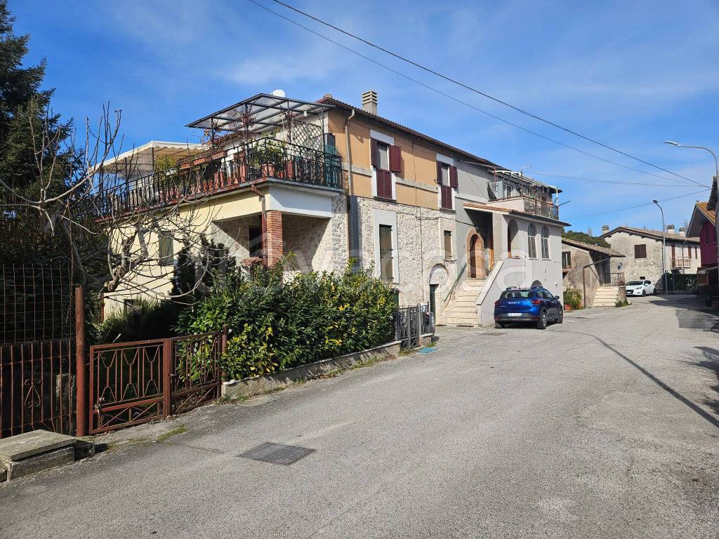 Appartamento in vendita a Rieti via Larghetto