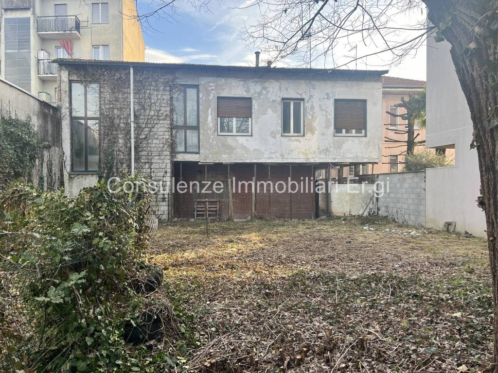 Villa Bifamiliare in vendita a Garbagnate Milanese via Monza