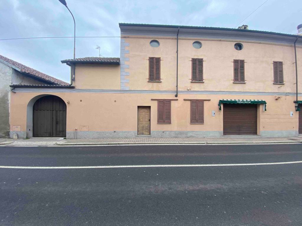 Casa Indipendente in vendita a Borgolavezzaro via Roma