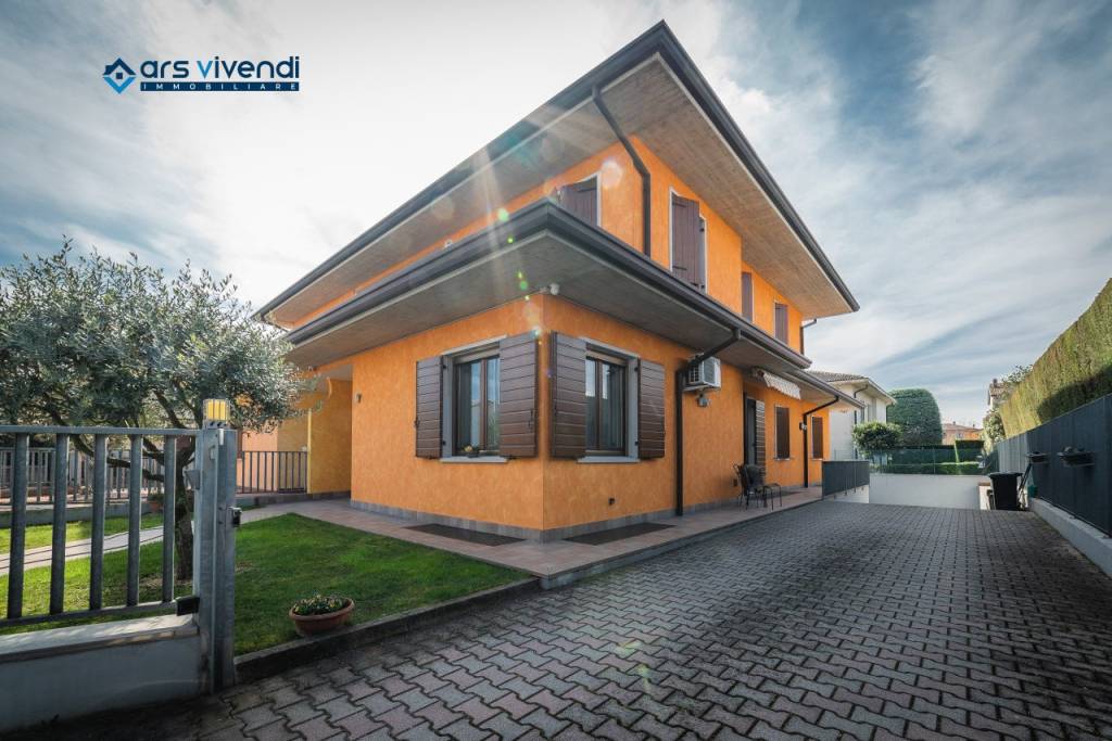 Villa Bifamiliare in vendita a Zevio via Pascoli