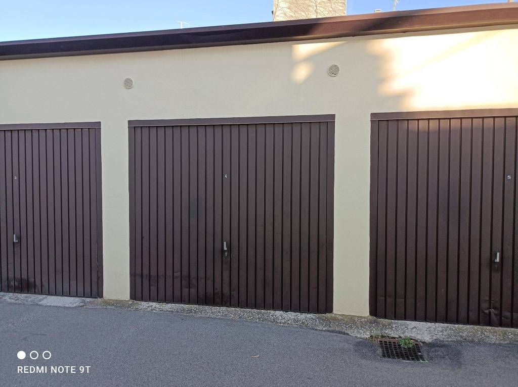 Garage in affitto a Padova via Pietro Brandolese, 12