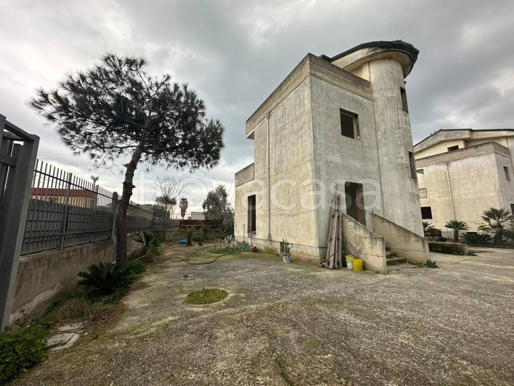 Villa in vendita a Castel Volturno via Ruggero Leoncavallo, 15