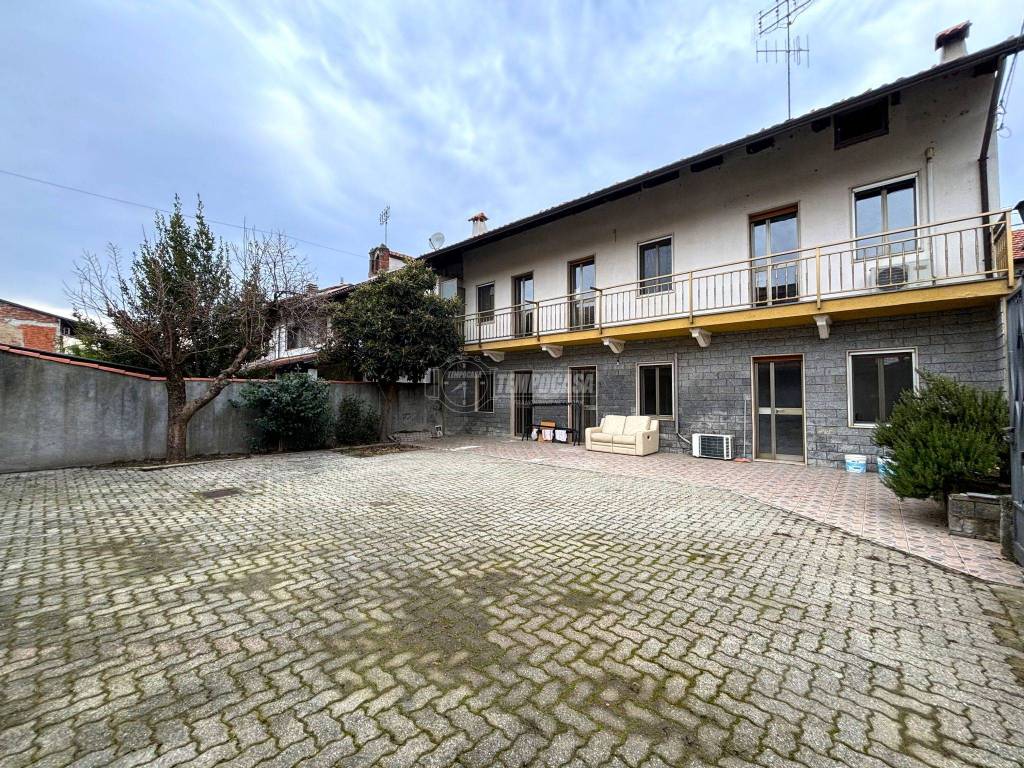 Casa Indipendente in vendita a Mazzè via Giuseppe Farardo