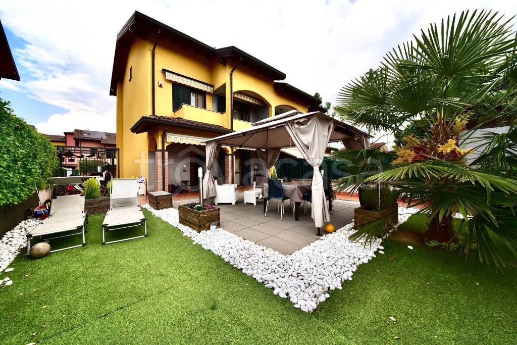 Villa Bifamiliare in vendita a Lainate via Edmondo De Amicis, 39