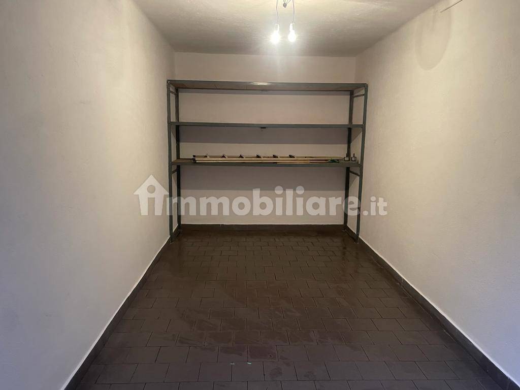 Garage in vendita a Milano via Carlo Valvassori Peroni, 10