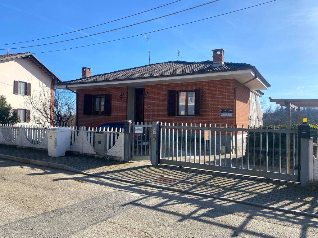 Villa in vendita a Montà frazione San Rocco, 84