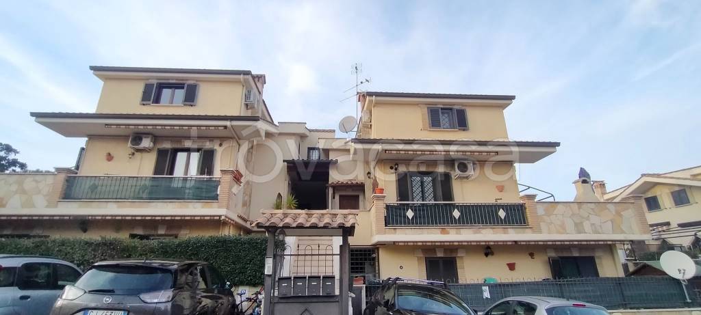 Appartamento in vendita a Roma via Pietrabbondante