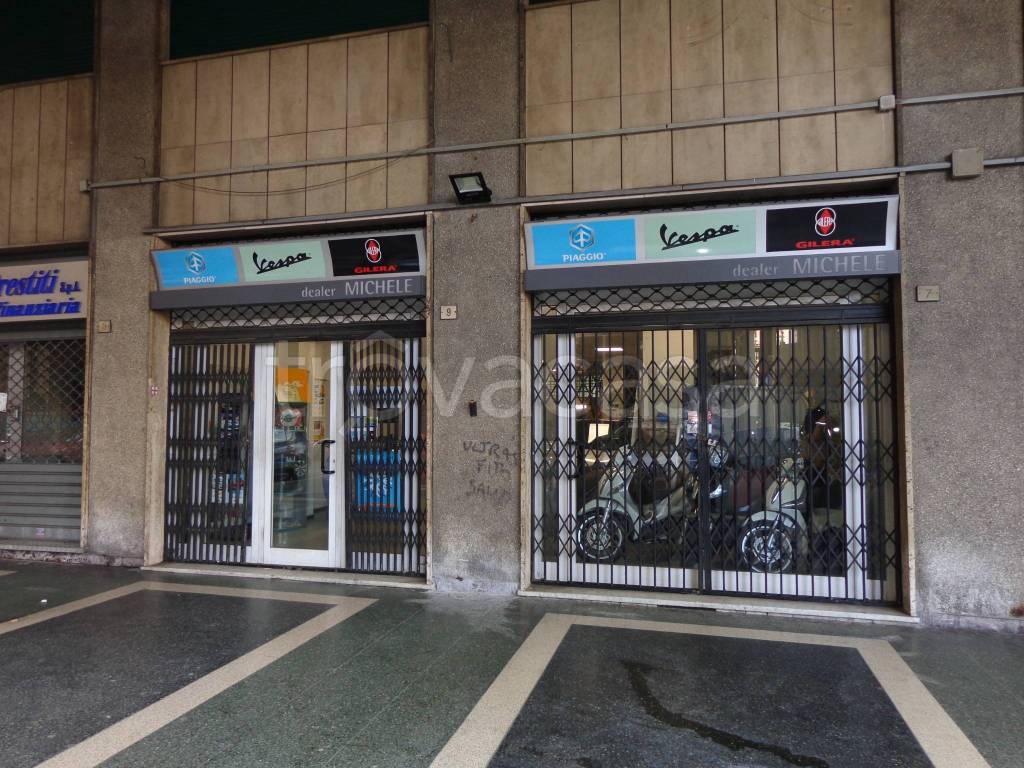 Negozio in vendita a Genova via Tullio Molteni, 2