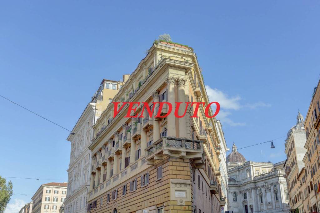 Appartamento in vendita a Roma via Cavour, 96