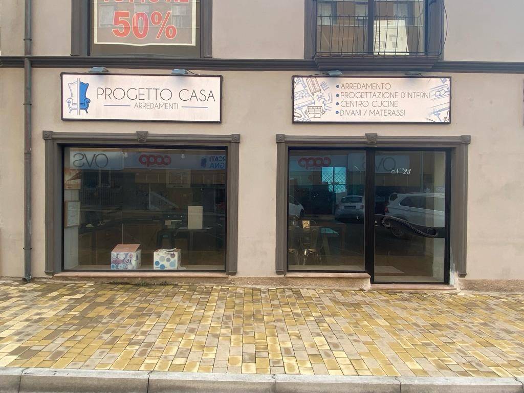 Negozio in vendita a Iglesias via Oristano, 25
