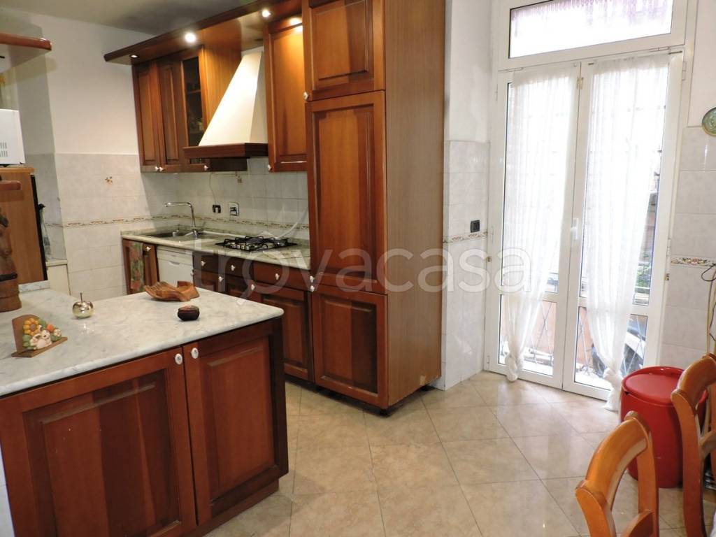 Appartamento in vendita a Genova via Massimo d'Azeglio, 5