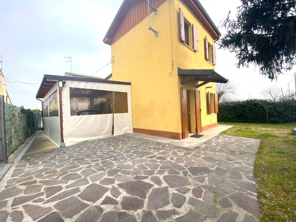 Villa in vendita a Ferrara via Massafiscaglia, 783