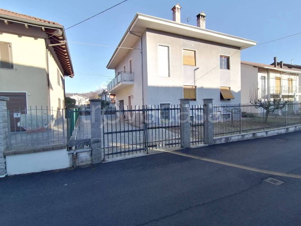 Villa in in vendita da privato a Borgosesia via Osella, 4