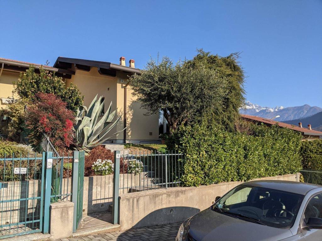 Villa a Schiera in in vendita da privato a Valmadrera via Monsignor Arturo Pozzi, 18
