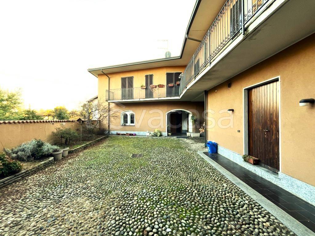 Casa Indipendente in vendita a Cadrezzate con Osmate via Solferino, 155