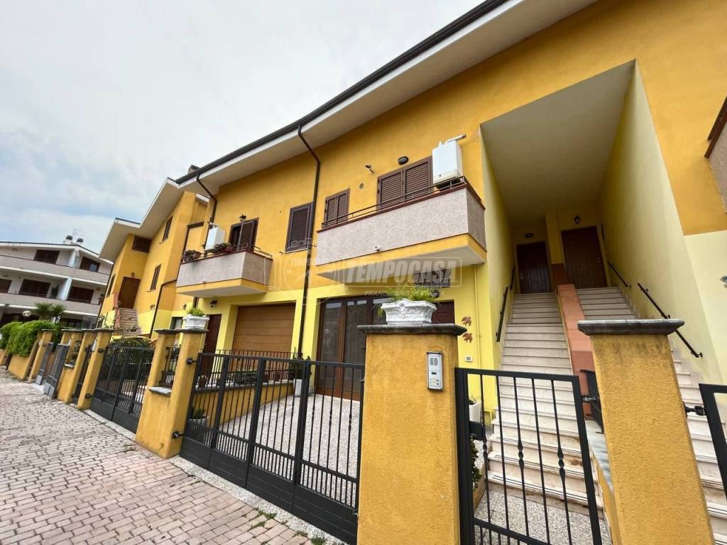 Villa a Schiera in vendita a Francavilla al Mare via Antonella d'Aquino 50