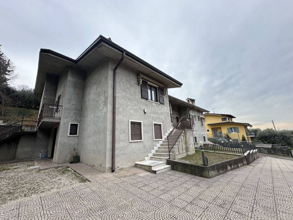 Villa a Schiera in vendita a Pastrengo via Bionde 54