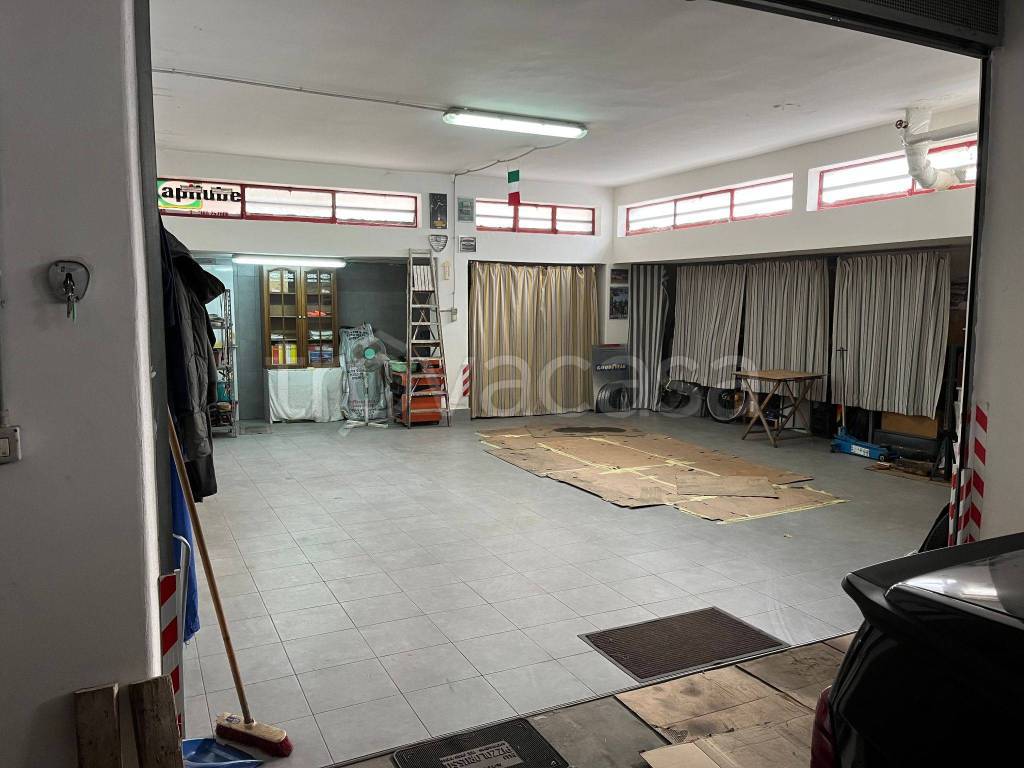 Garage in vendita a Triggiano via Salvo d'Acquisto, 4