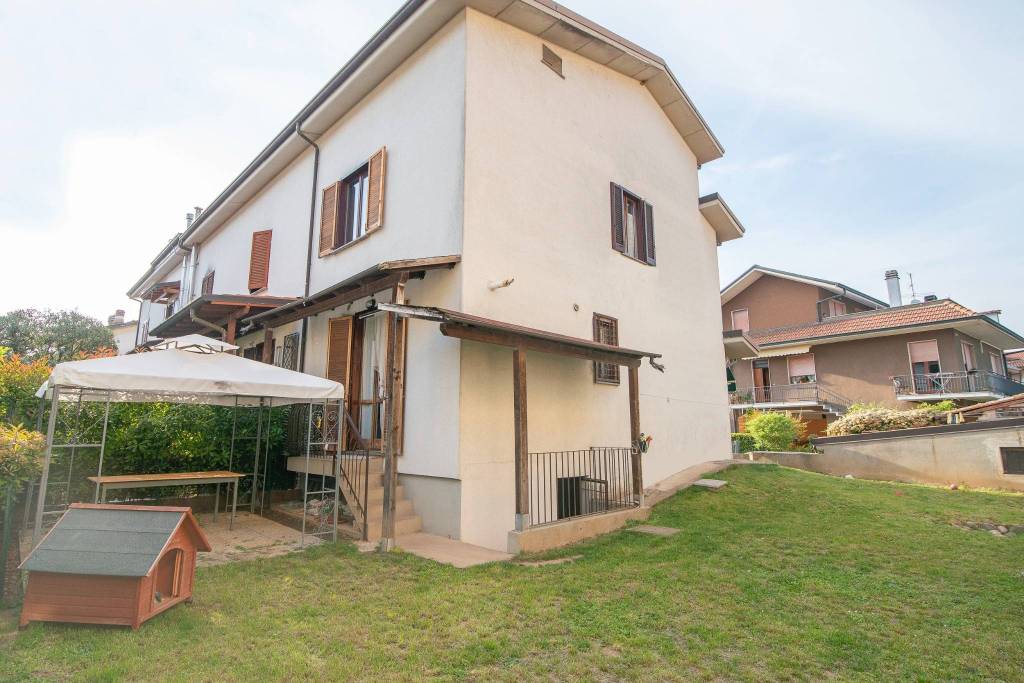 Villa a Schiera in vendita a Cassano d'Adda via Papa Giovanni XXIII